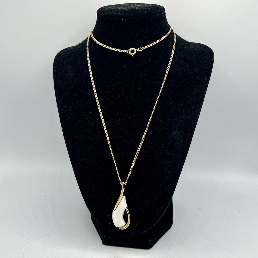 Vintage SARAH COVENTRY 28” gold & cream necklace signed 1980s